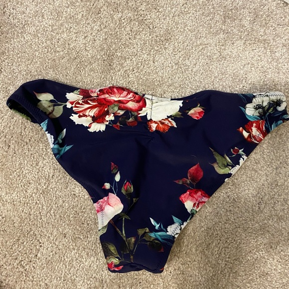 Cupshe two piece swim suit - Picture 10 of 11